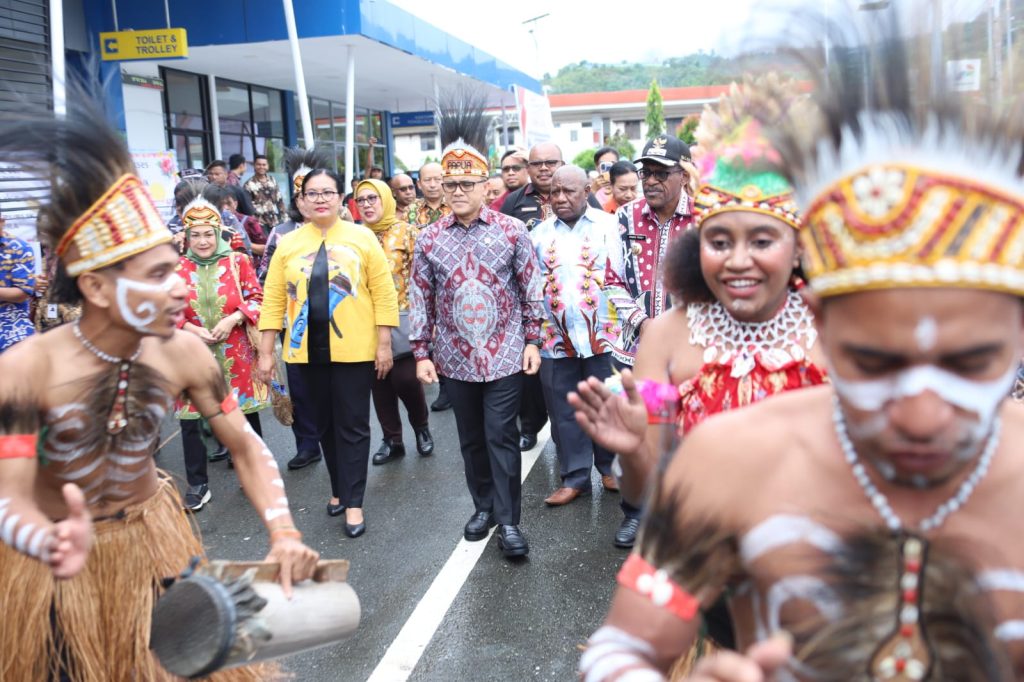 Perkuat Pelayanan Publik Di Timur Indonesia Menteri Anas Resmikan Mal